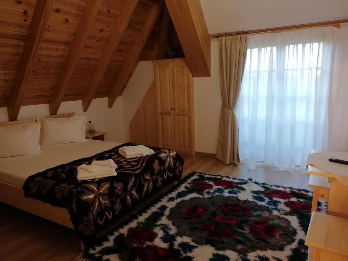 Pensiunea Casuta Din Deal Moisei Rom bilde